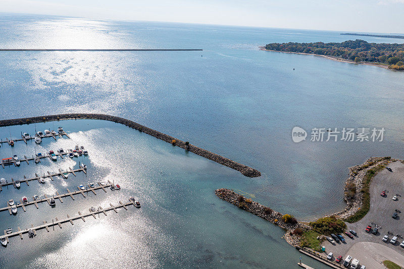 鸟瞰H.H. Knoll湖景公园和海洋，科尔本港，加拿大